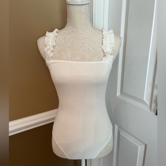 Lelis White Bodysuit NWT Small - Picture 4 of 10